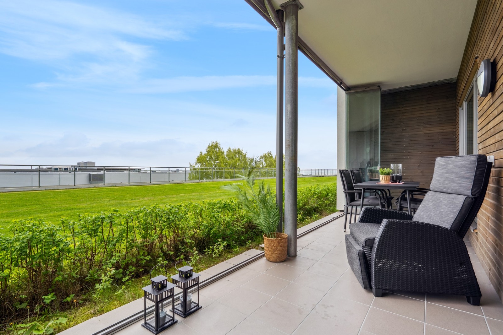 Innglasset balkong som måler 14 kvm. Galleribilde