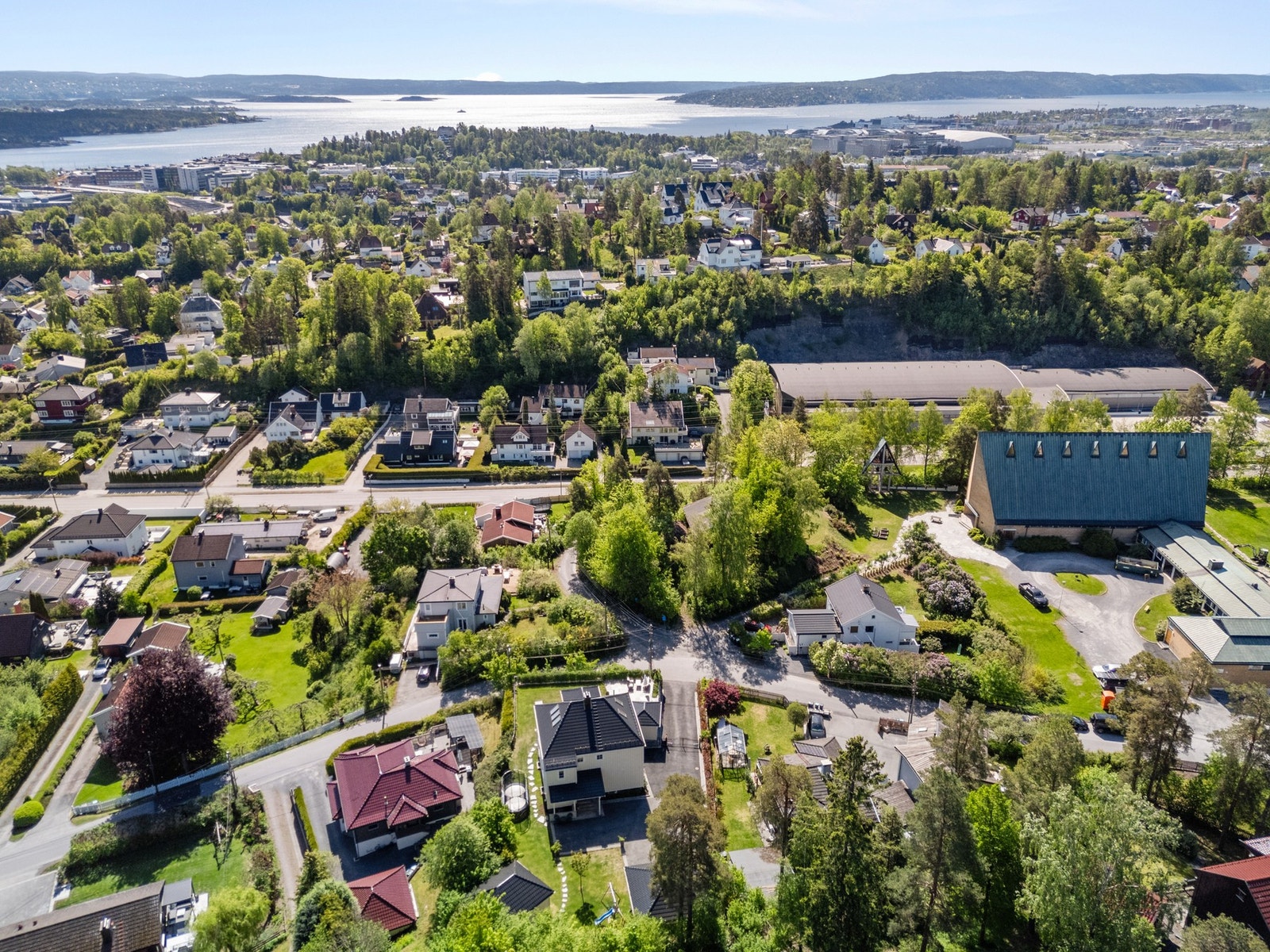 Jar området er kjent for et pulserende nærmiljø som er opptatt av godt naboskap og gode oppvekstvilkår for barn og unge. Galleribilde
