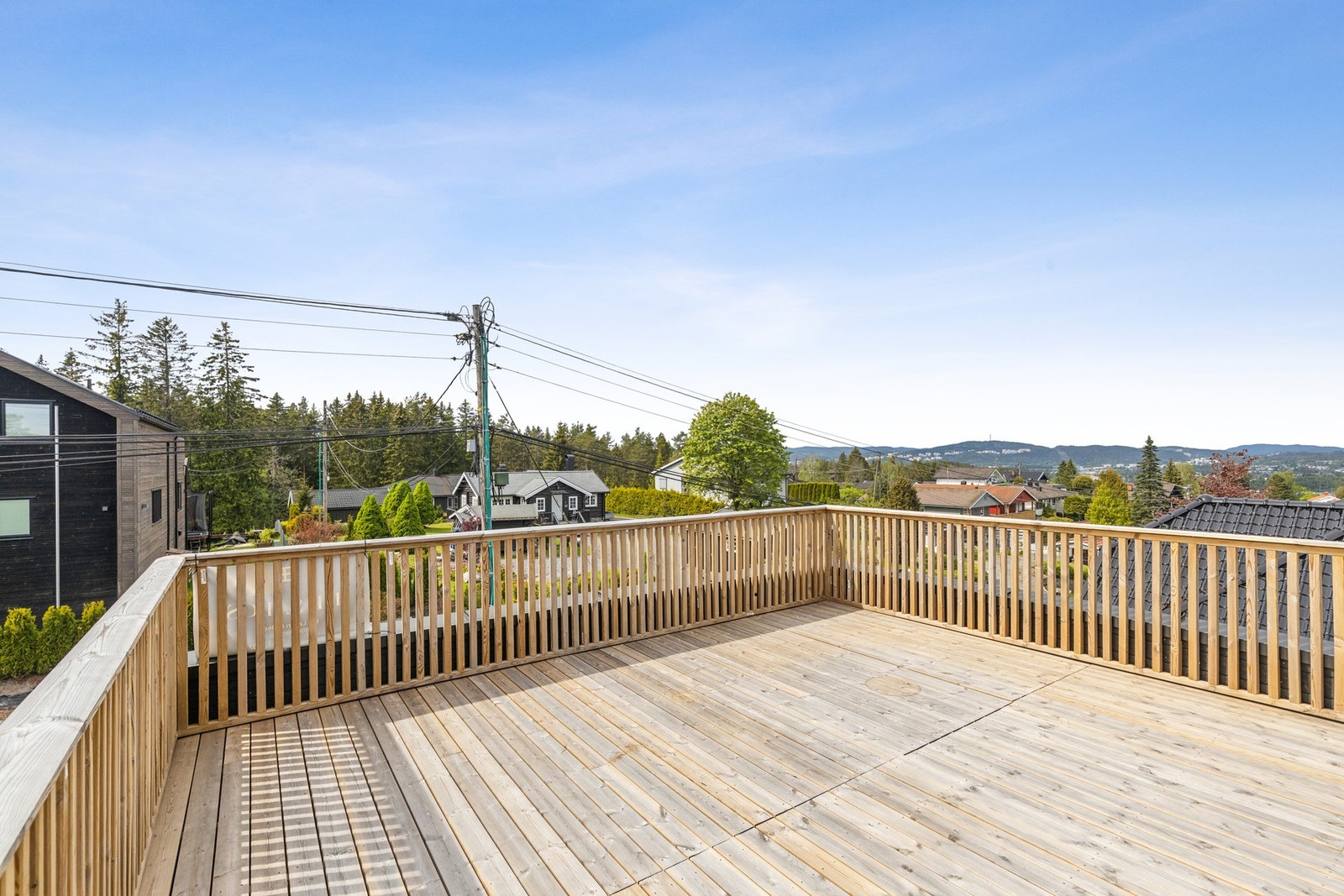 Stor solrik takterrasse. Her har du sol store deler av dagen og flott utsikt! Galleribilde