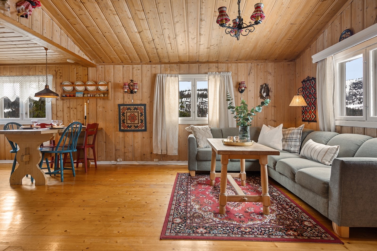 Nyt den varme atmosfæren og koselige stunder på hytta. Galleribilde