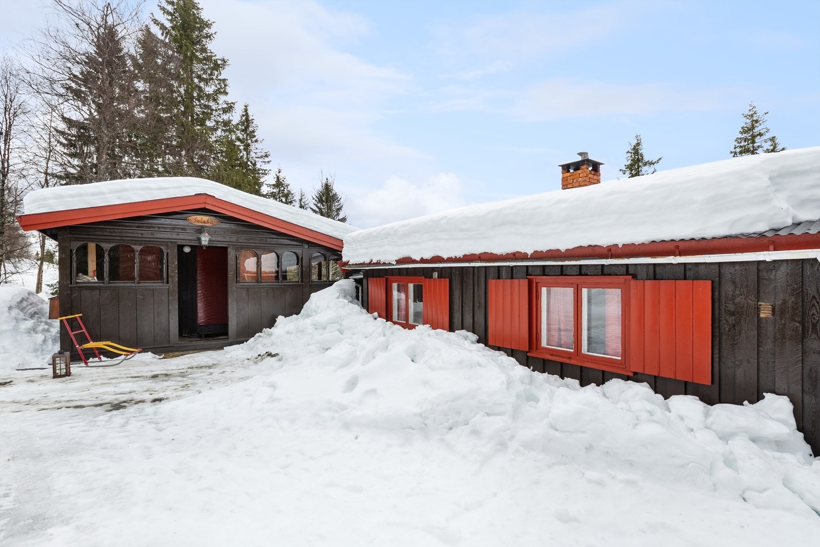 Eiendommen er omgitt av fint turterreng sommer som vinter. Galleribilde