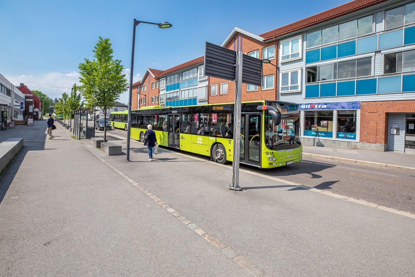 Det er kort gange til nærmeste busstopp - Her er det hyppige avganger til både Oslo og Lillestrøm. Galleribilde