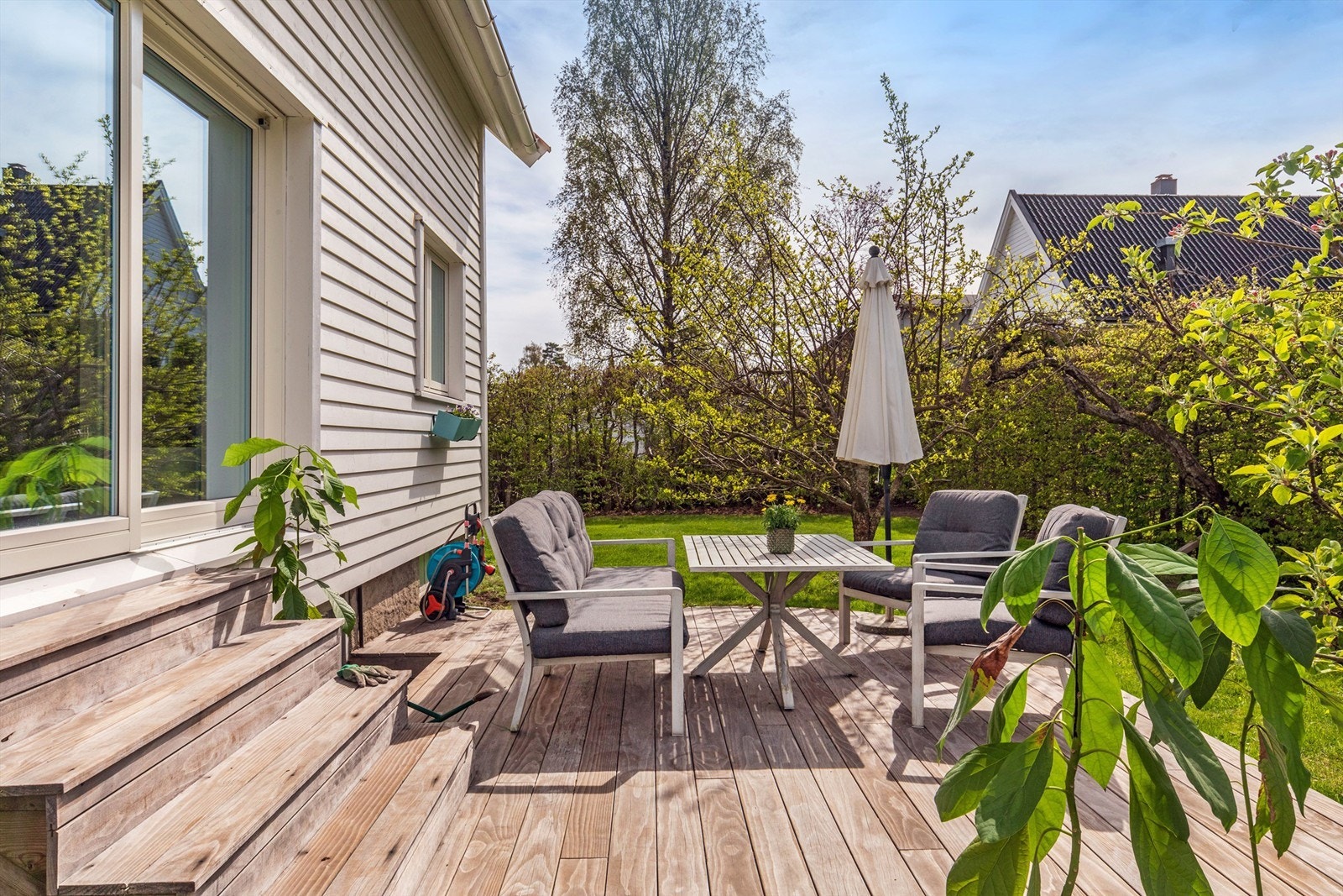 Herlig markterrasse med gode solforhold. Se pkt. ferdigattest ang. trapp Galleribilde