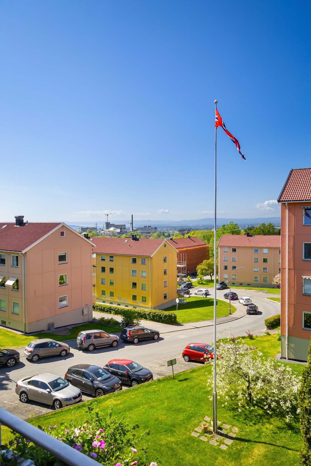 Et herlig uterom hvor en kan nyte fine dager, så vel som flotte kvelder Galleribilde