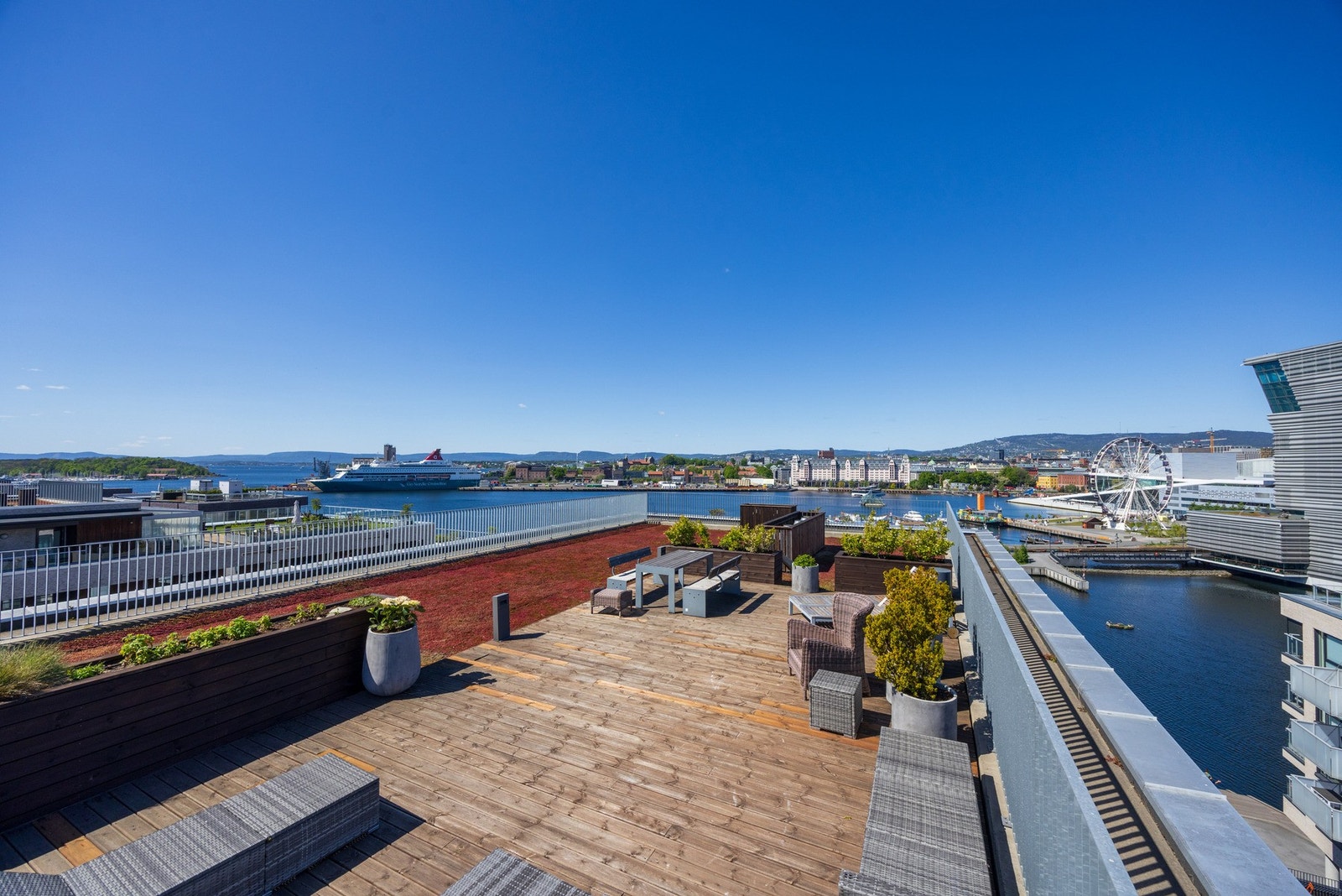Her er det sol hele dagen og panoramautsikt over Oslofjorden og byen. Galleribilde
