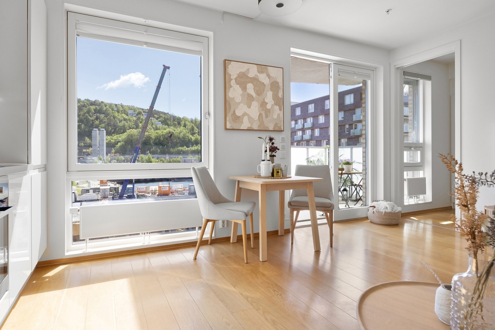 Det bygges ny skole på eiendommen ved siden av. Galleribilde