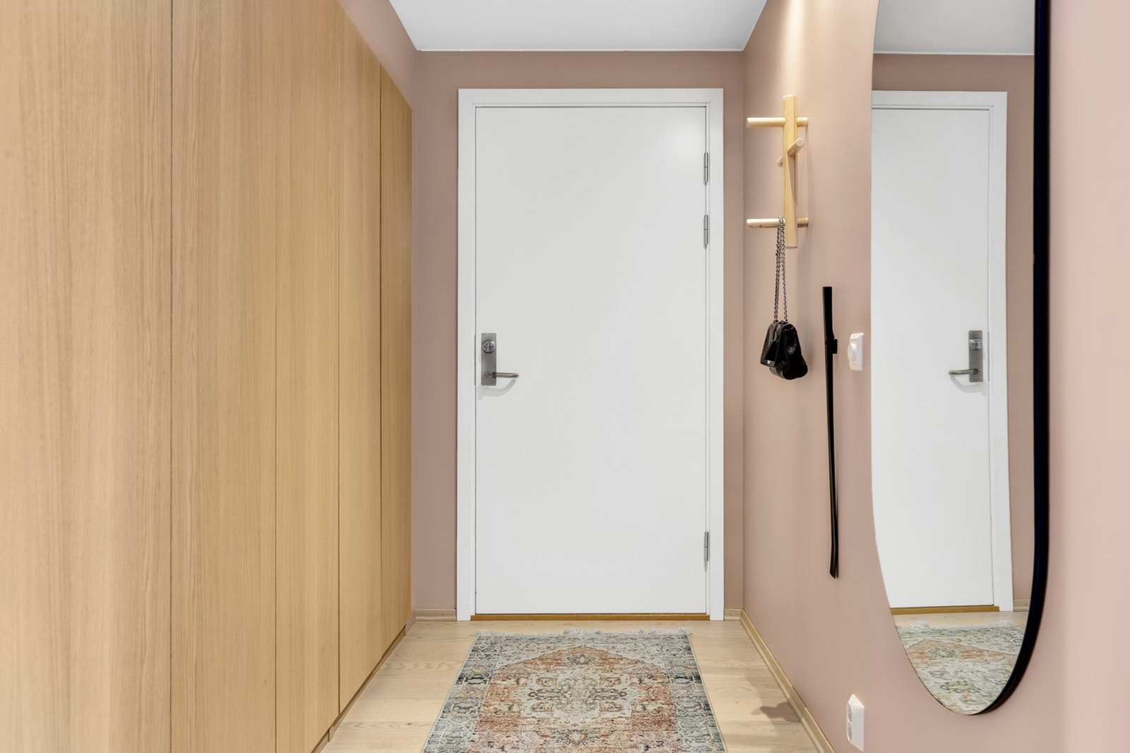 Velkommen inn! Ved annonsert fellesvisning vil det bli skiltet i regi av EiendomsMegler 1. Har du spørsmål til leiligheten, er det bare å ta kontakt på 941 60 434. Galleribilde