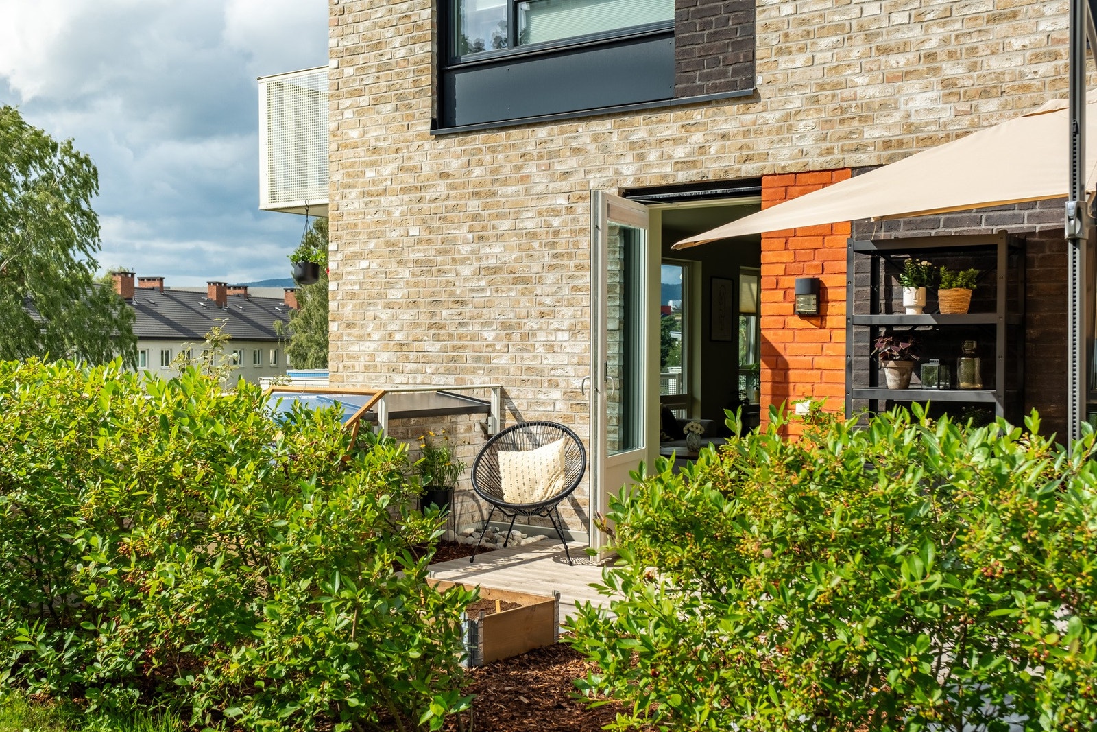 Det er lite ferdsel utenfor hekken, så man er temmelig skjermet. Galleribilde