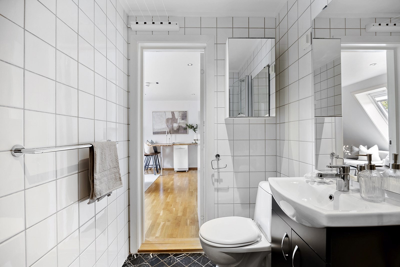 Badet er utstyrt med mekanisk avtrekk som sørger for effektiv ventilasjon og bidrar til et godt og friskt inneklima. Galleribilde