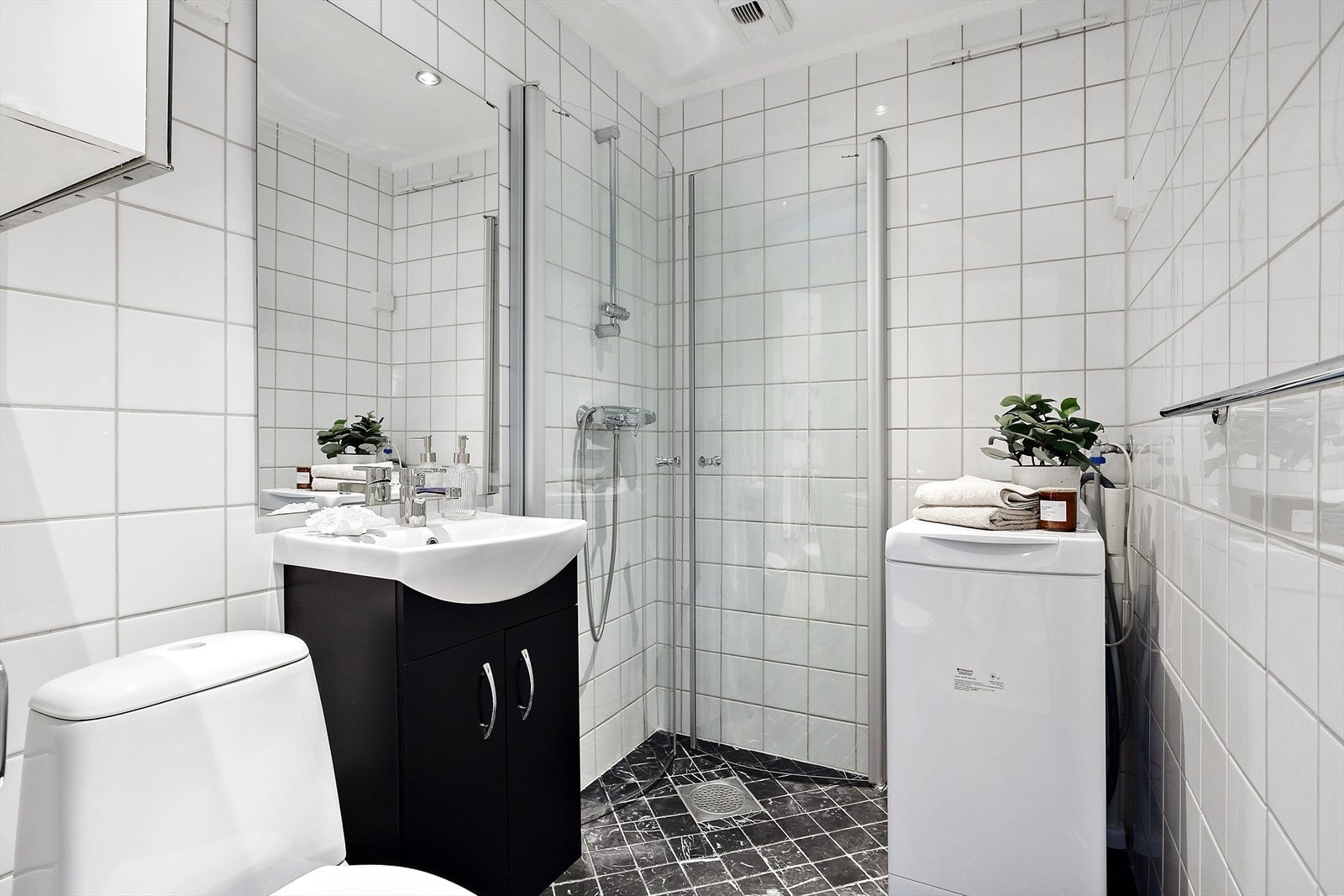 Flislagt bad som ble pusset opp i 2005, som holder en god standard. Galleribilde