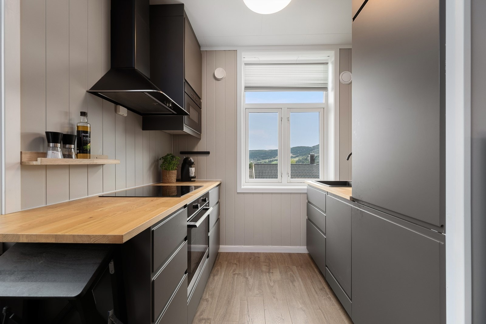 Oppusset kjøkken med innredning fra 2024 Galleribilde