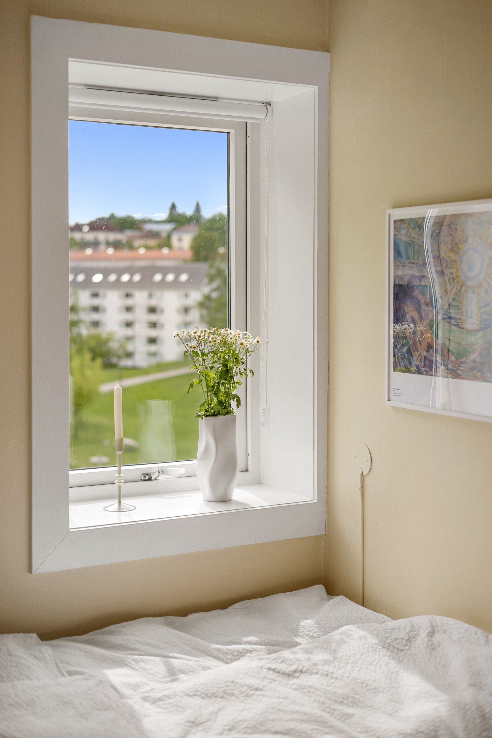 Fra soverommet ser man også Iladalen og en hyggelig forhage. Galleribilde