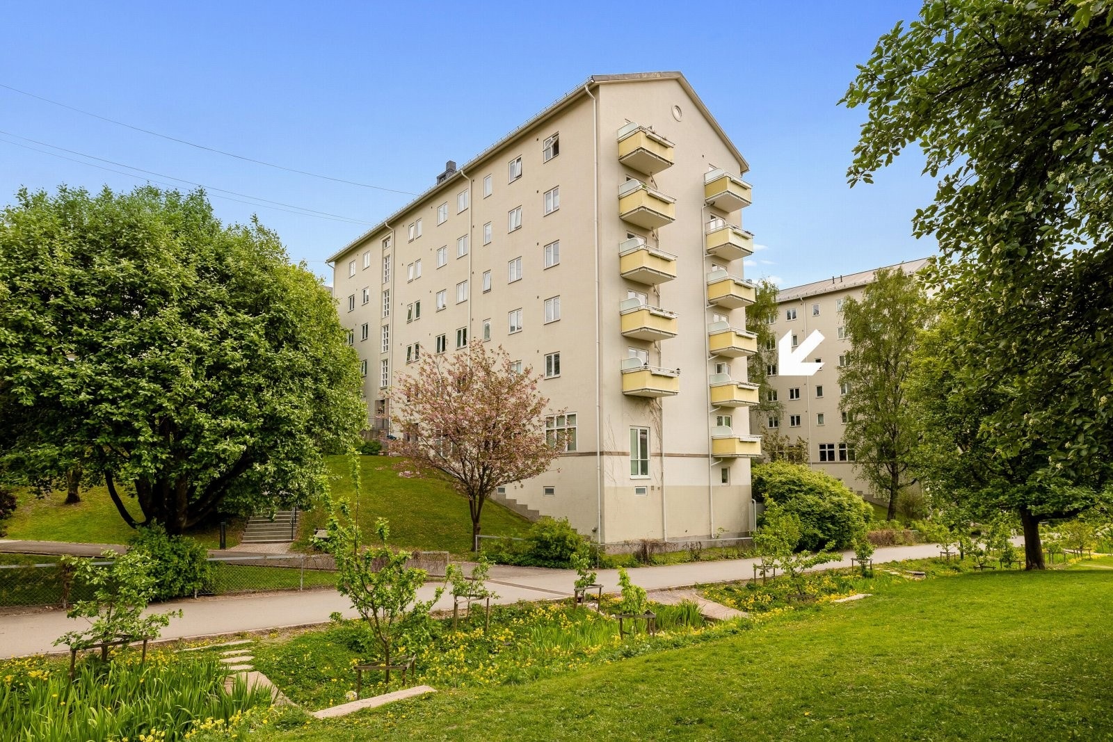 Nydelige uteområder rundt Vøyensvingen borettslag. Galleribilde