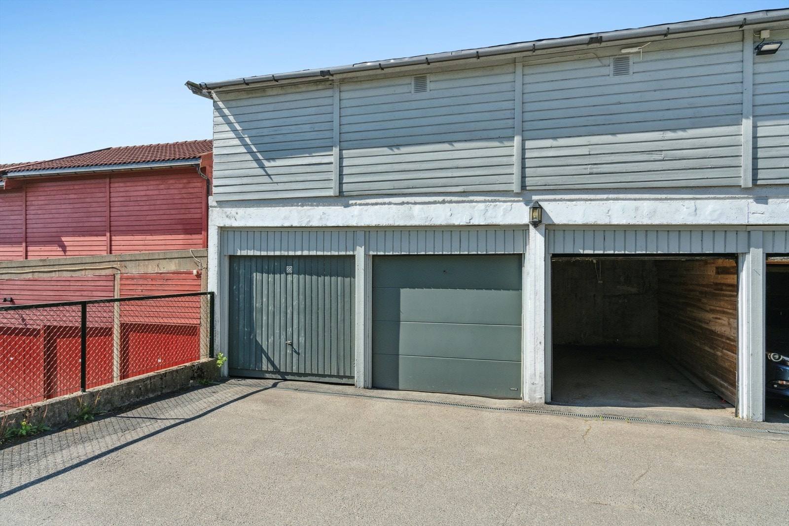 Parkering i garasje. Galleribilde