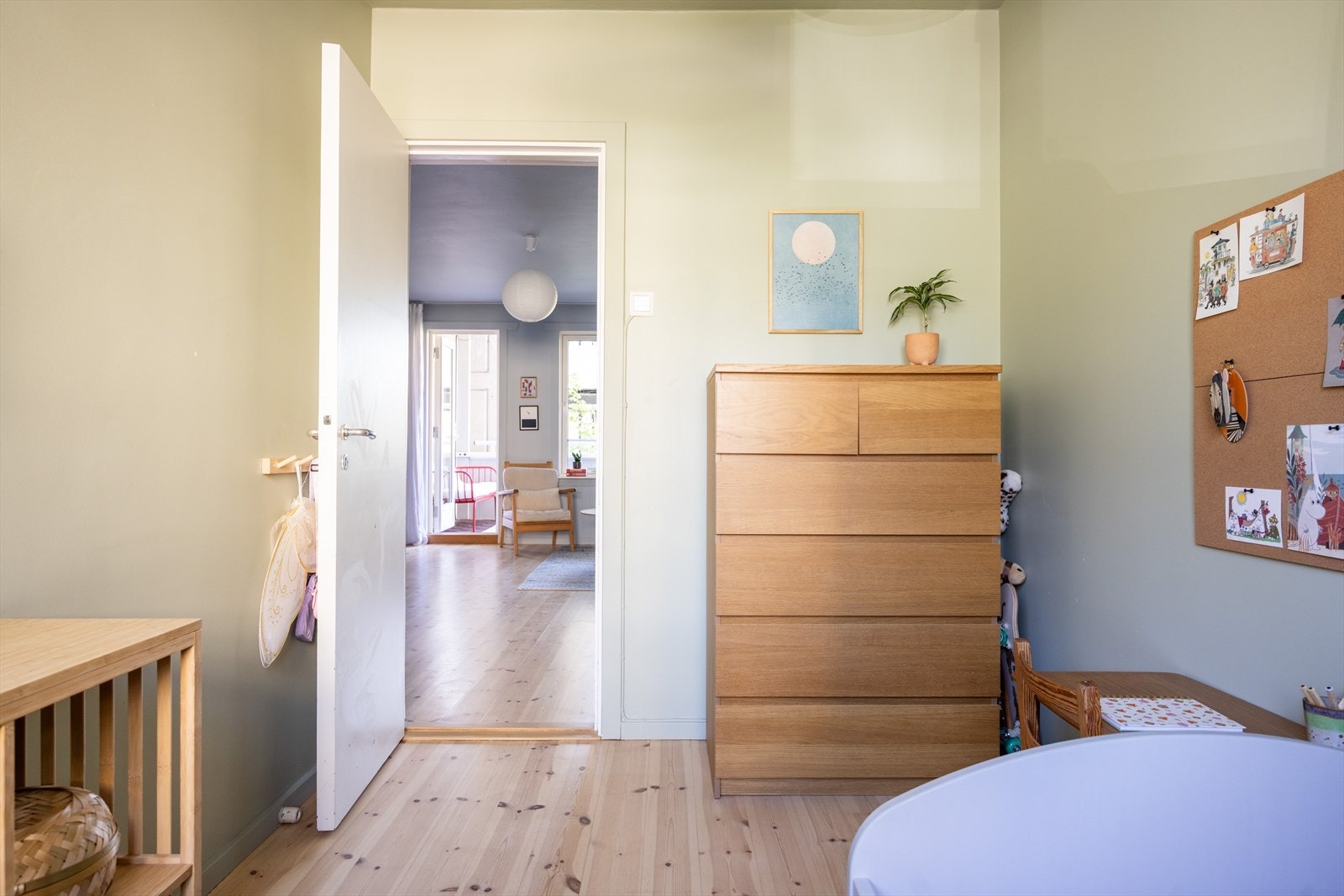 Soverom 2 - Kan enkelt tilpasses som barnerom, gjesterom eller hjemmekontor, avhengig av dine behov og preferanser. Galleribilde