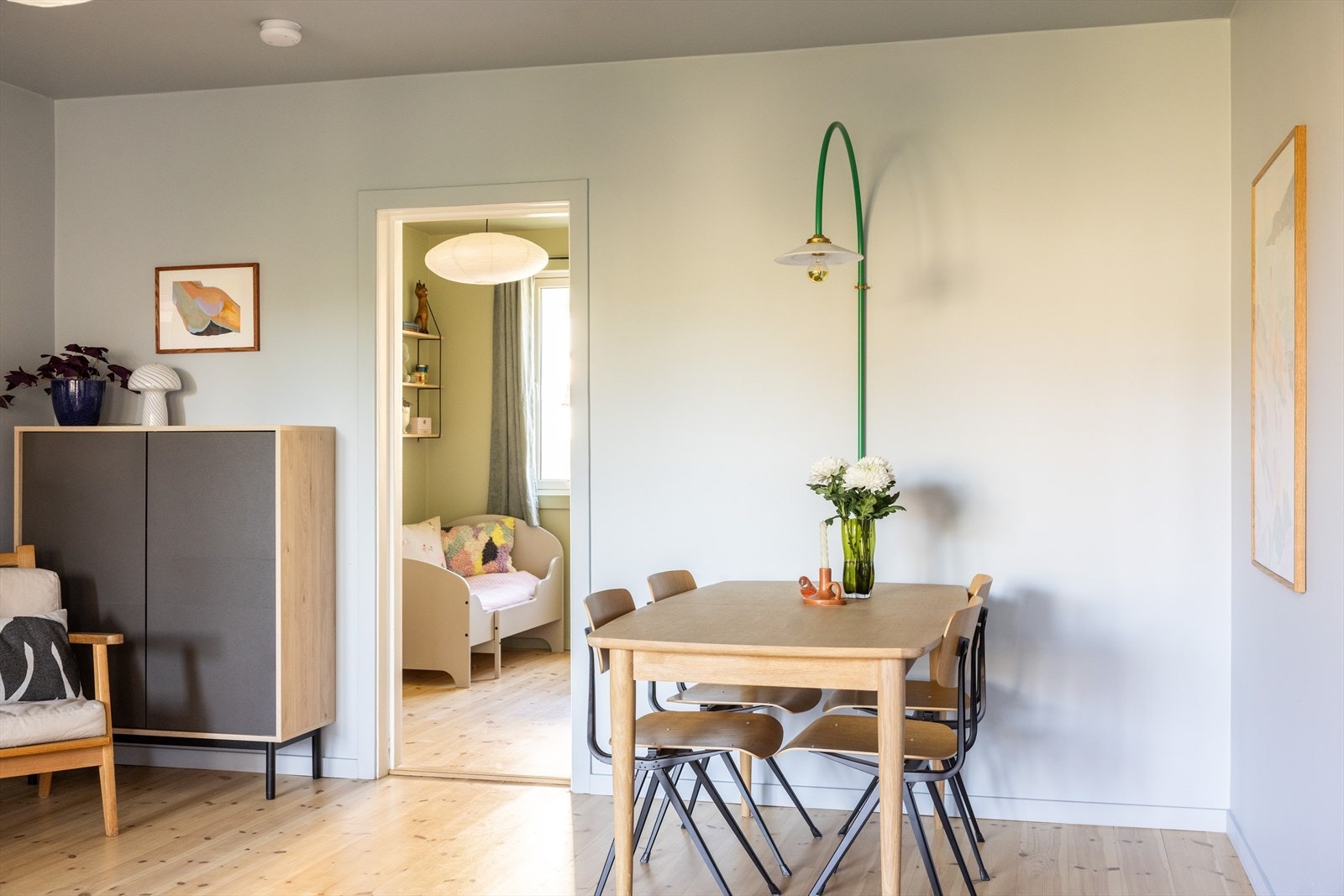 God plass til å invitere gjester på middagsbesøk og ha koselige stunder rundt middagsbordet. Galleribilde