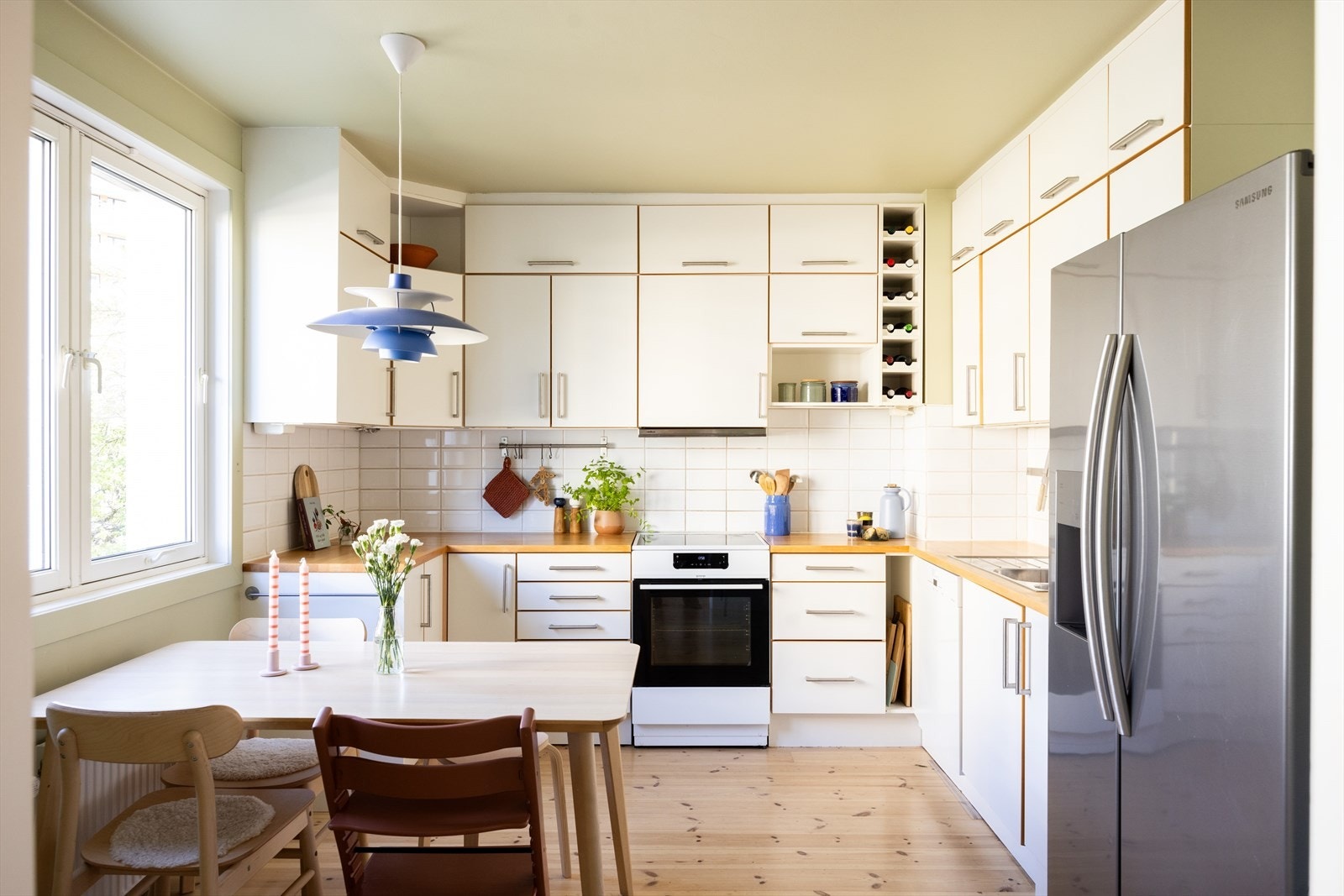 Pent kjøkken separat fra stue - perfekt for den kokkeglade! Galleribilde