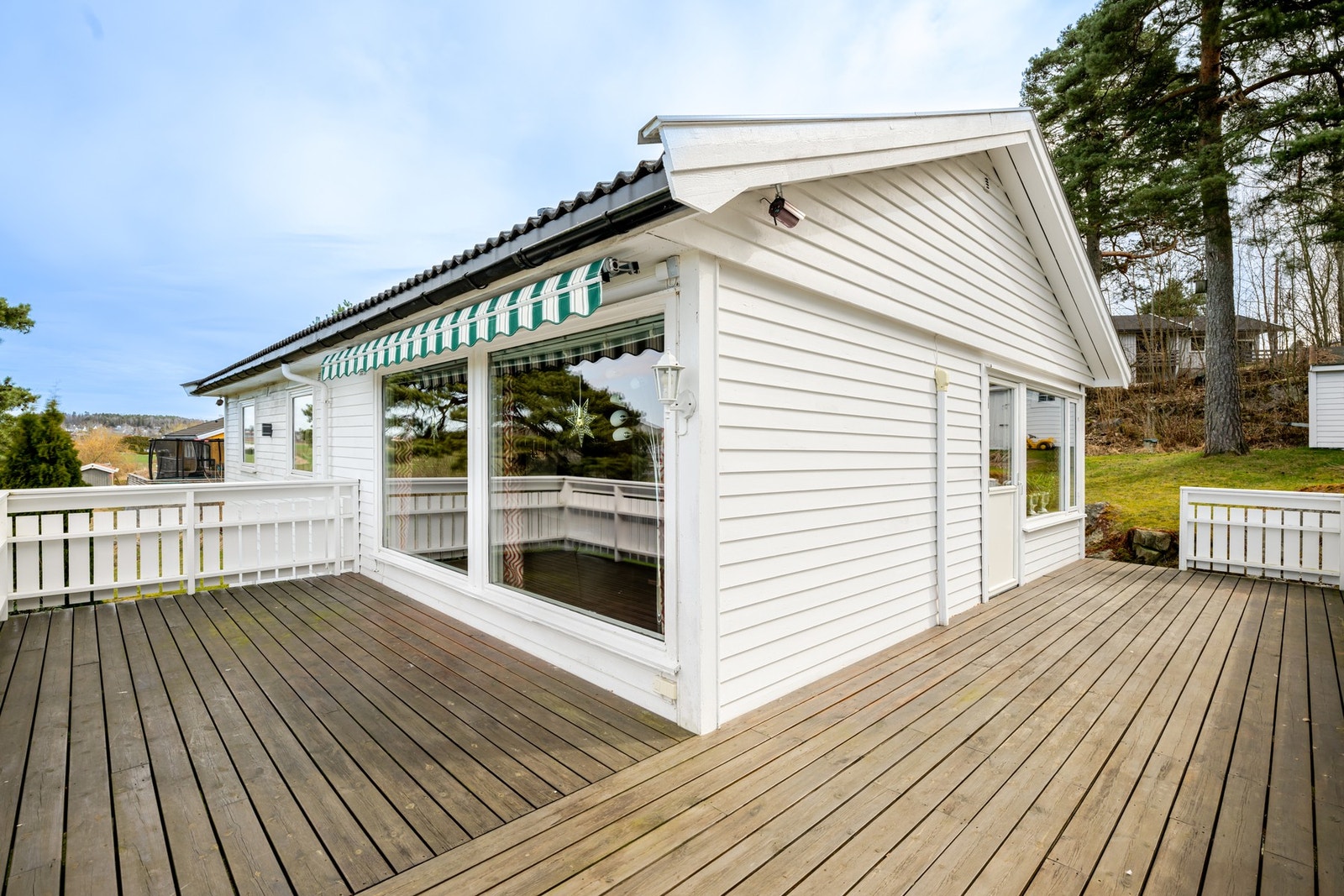 Veranda med plass til utemøblement. Galleribilde