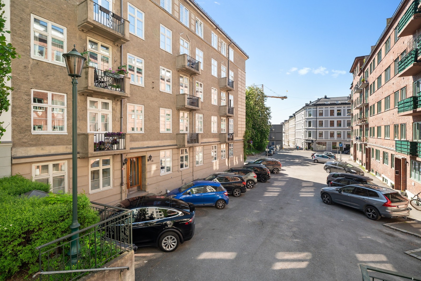 Aksjelaget har parkeringsplasser, de leies ut etter venteliste. Galleribilde