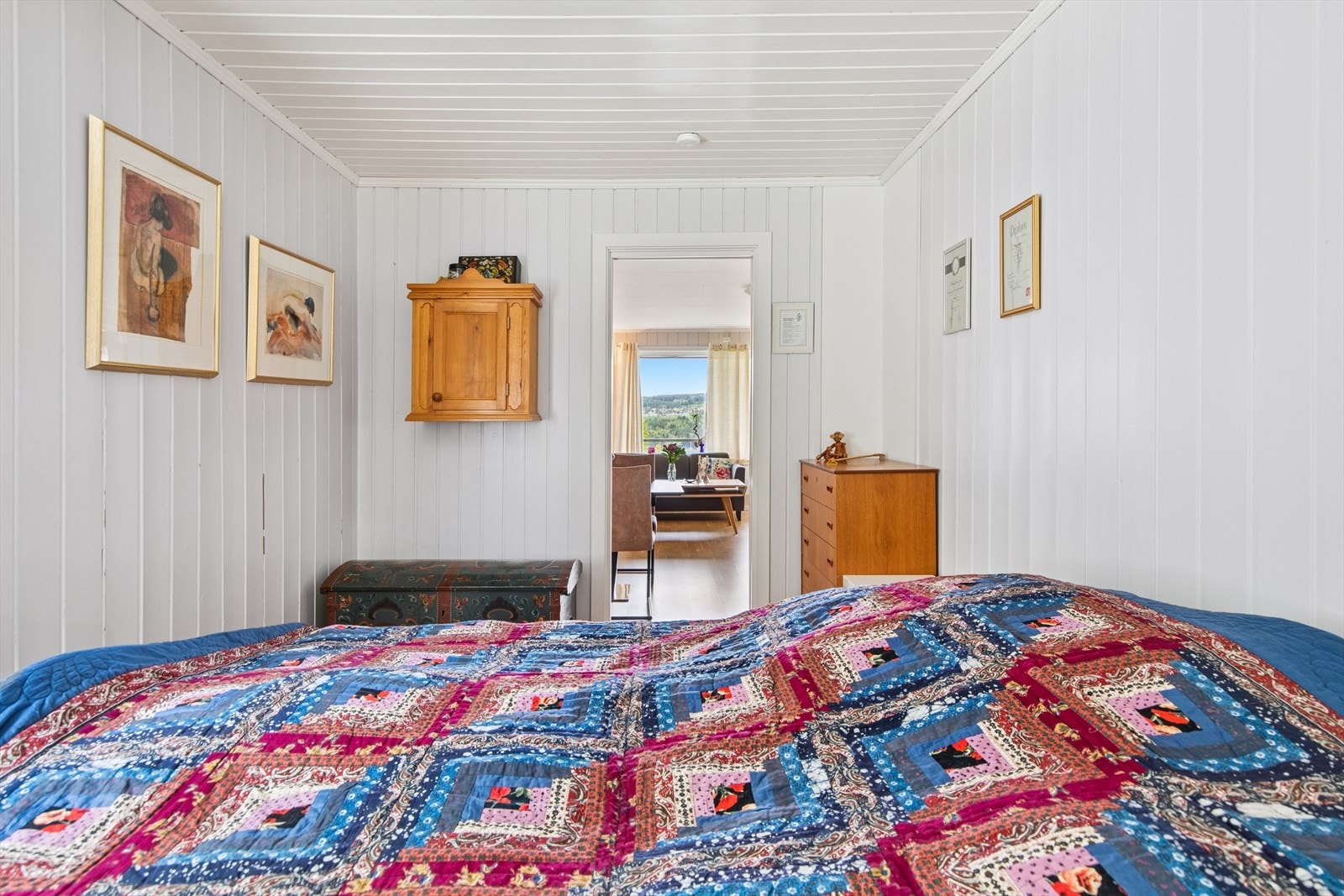 Den lyse stilen er gjennomført i hele leiligheten. Galleribilde