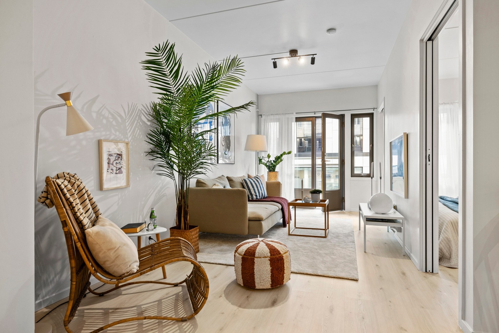 Fra stuen har du fransk balkong som bidrar til mer naturlig sollys og en totalt mer komfortabel bosituasjon. Galleribilde