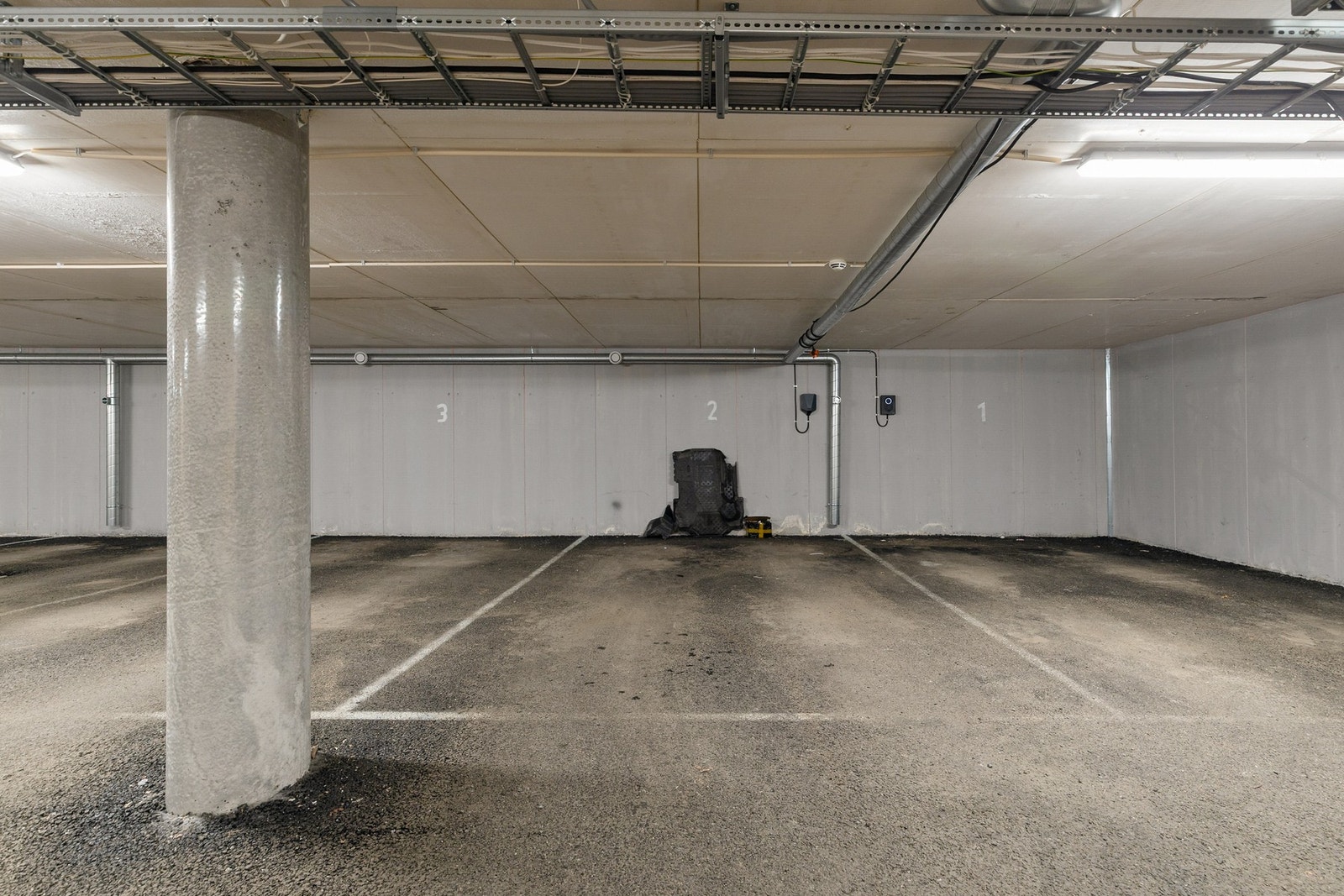 Det medfølger en parkeringsplass i felles garasjeanlegg. Det er montert elbil lader Galleribilde