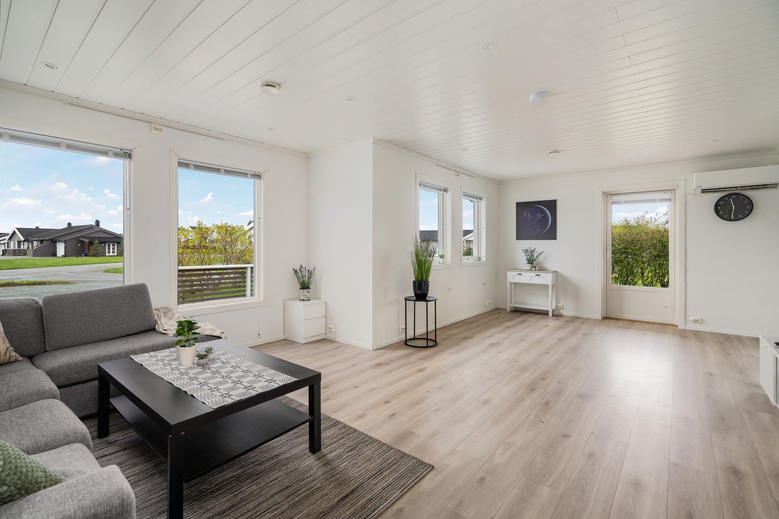 Stue med utgang til terrasse Galleribilde