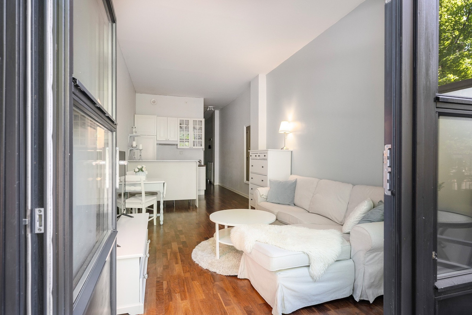 Stuen har gode møbleringsmuligheter. Galleribilde