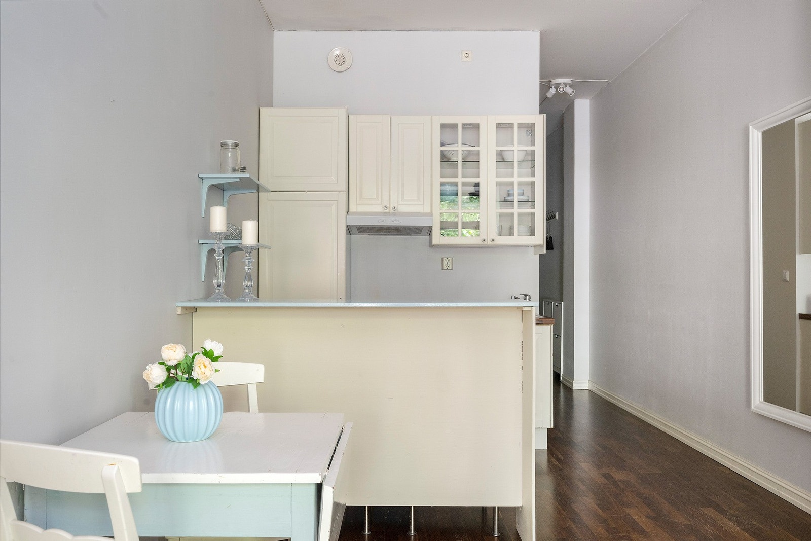 Naturlig sone for spisebord i tilknytning til kjøkkenet. Galleribilde