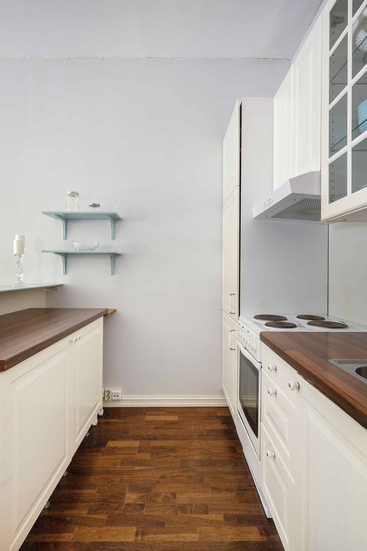 Godt med skap- og benkeplass. Galleribilde