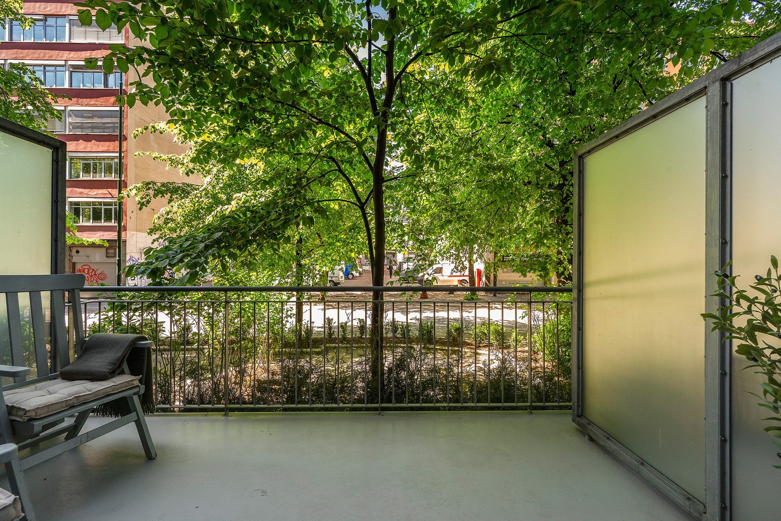 Fra stuen er det utgang til en deilig balkong. Galleribilde