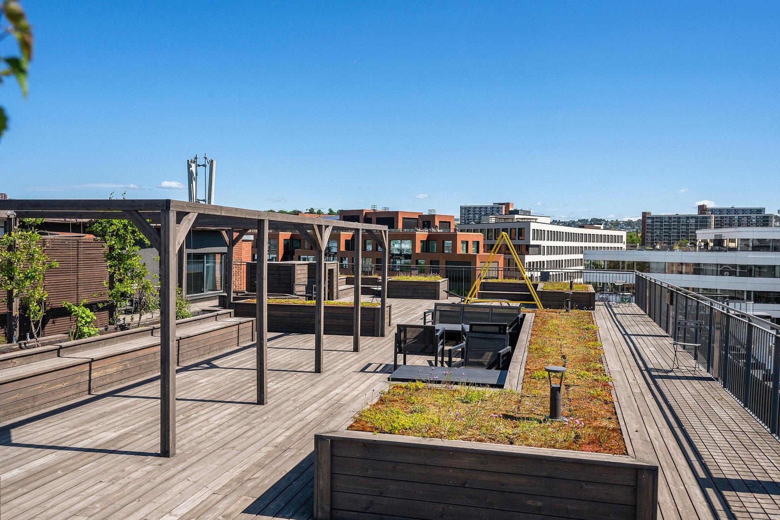 Takterrassen er på hele 700 kvm, og har 360 graders utsikt over Oslo! Galleribilde
