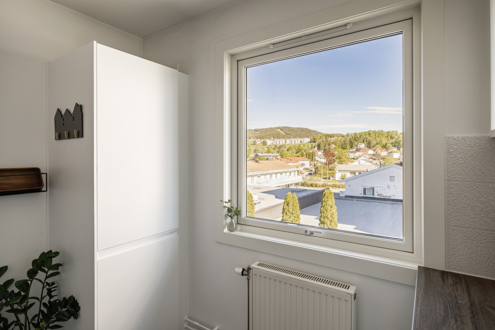 Godt med lysinnslipp til kjøkkenet. Galleribilde