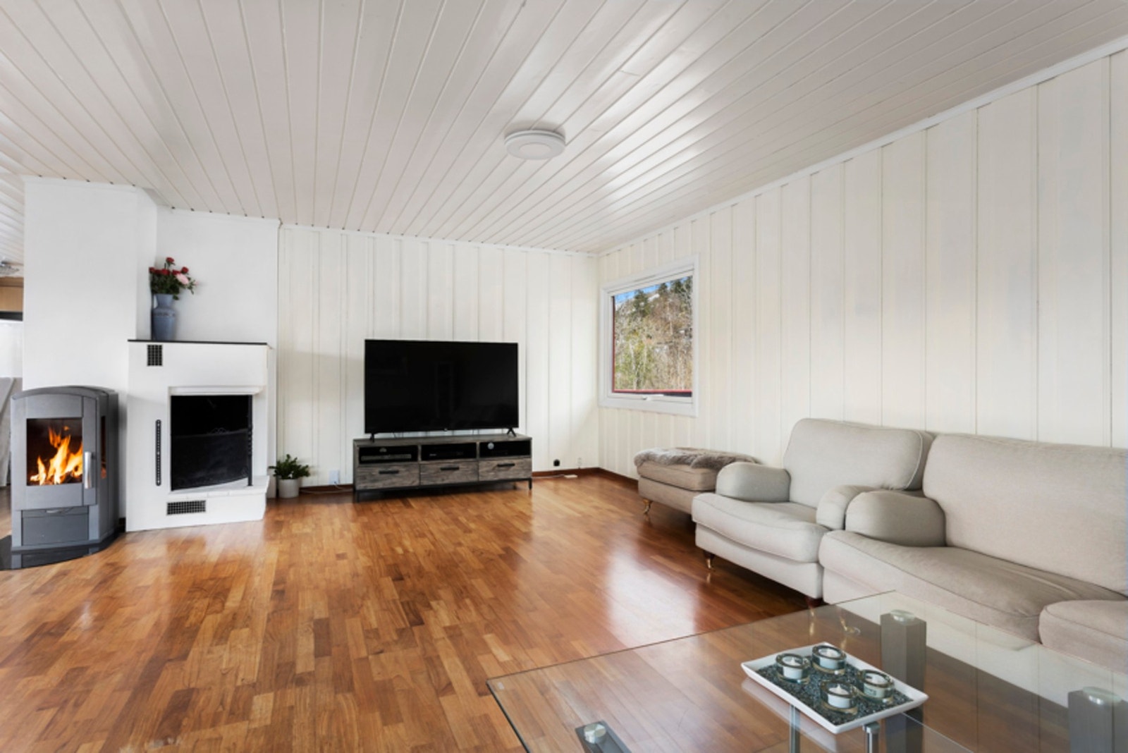 Stuen er meget romslig med god sone inndeling Galleribilde