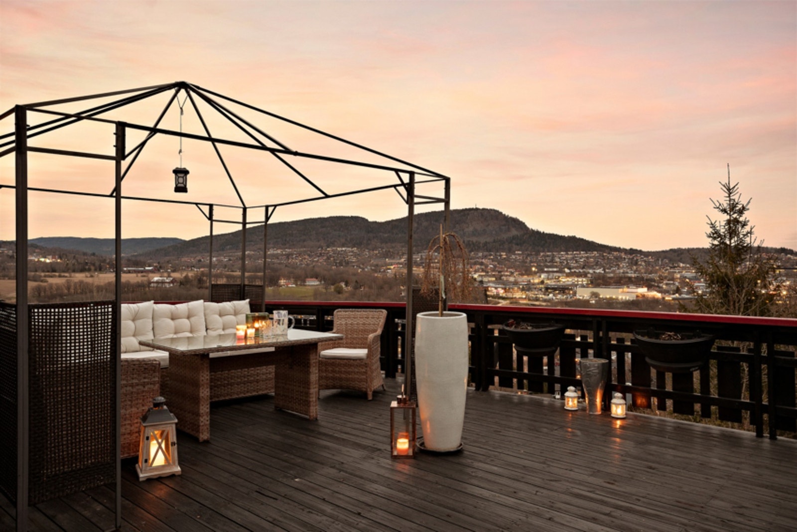 Velkommen til visning i Grinibråten 58! Presentert av Andreas Bock v/EIE eiendomsmegling
Foto: Diakrit (Richard Engelstad) Galleribilde