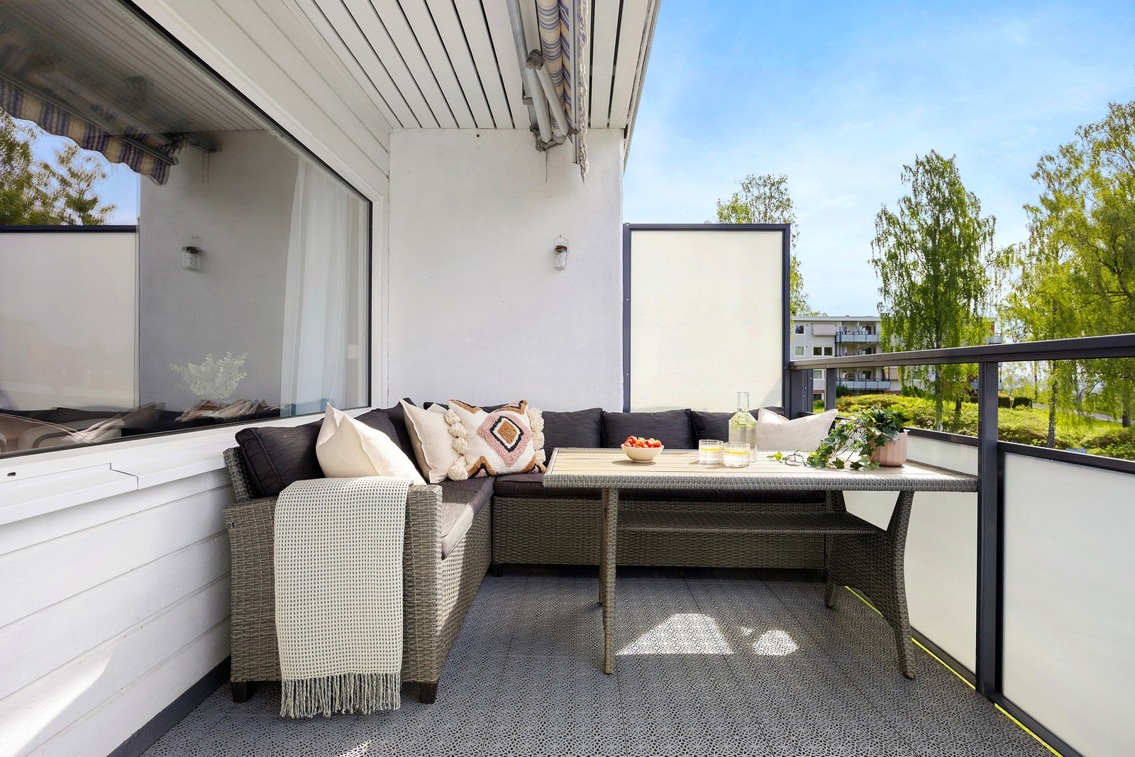 Her er det plass til både sittegruppe og grill Galleribilde