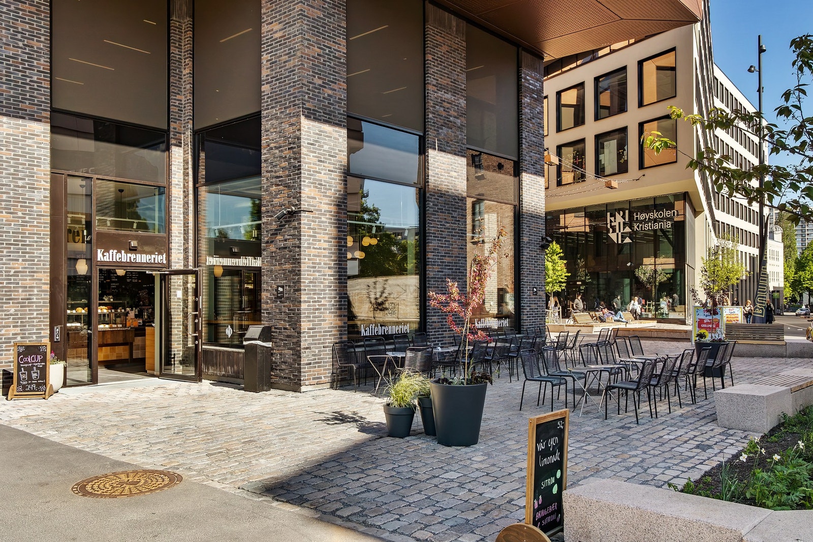 Men hvis kaffetørsten er det som rår, kan du alltid ta turen til Kaffebreneriet, som ligger rett ved. Galleribilde