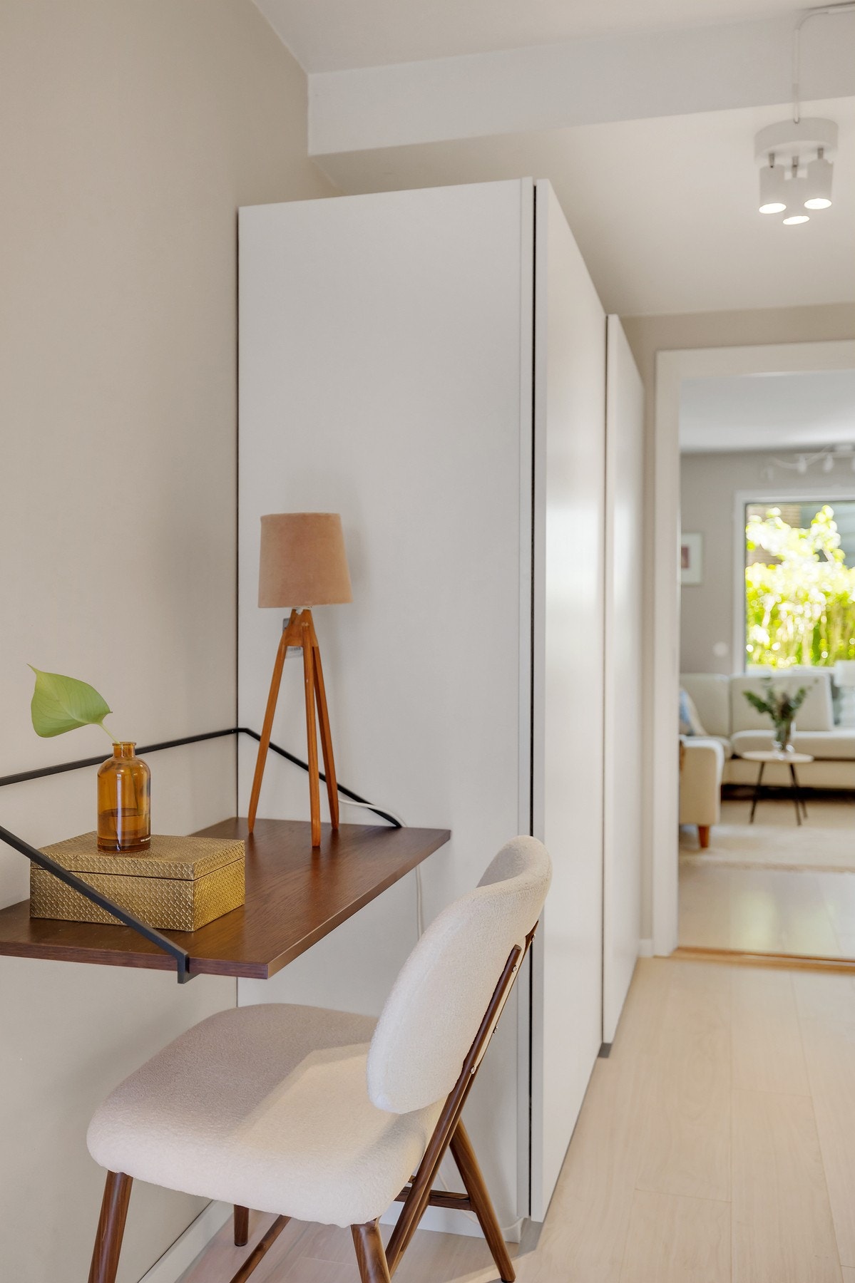 Den innbydende gangen gir et flott førsteinntrykk og setter tonen for resten av boligen. Galleribilde