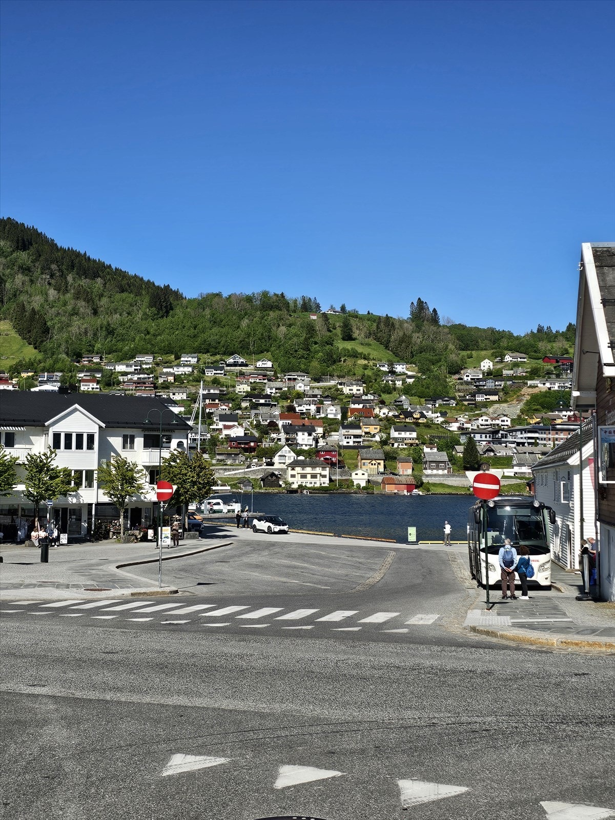 Utsikt mot boligtomt fra sentrum Galleribilde