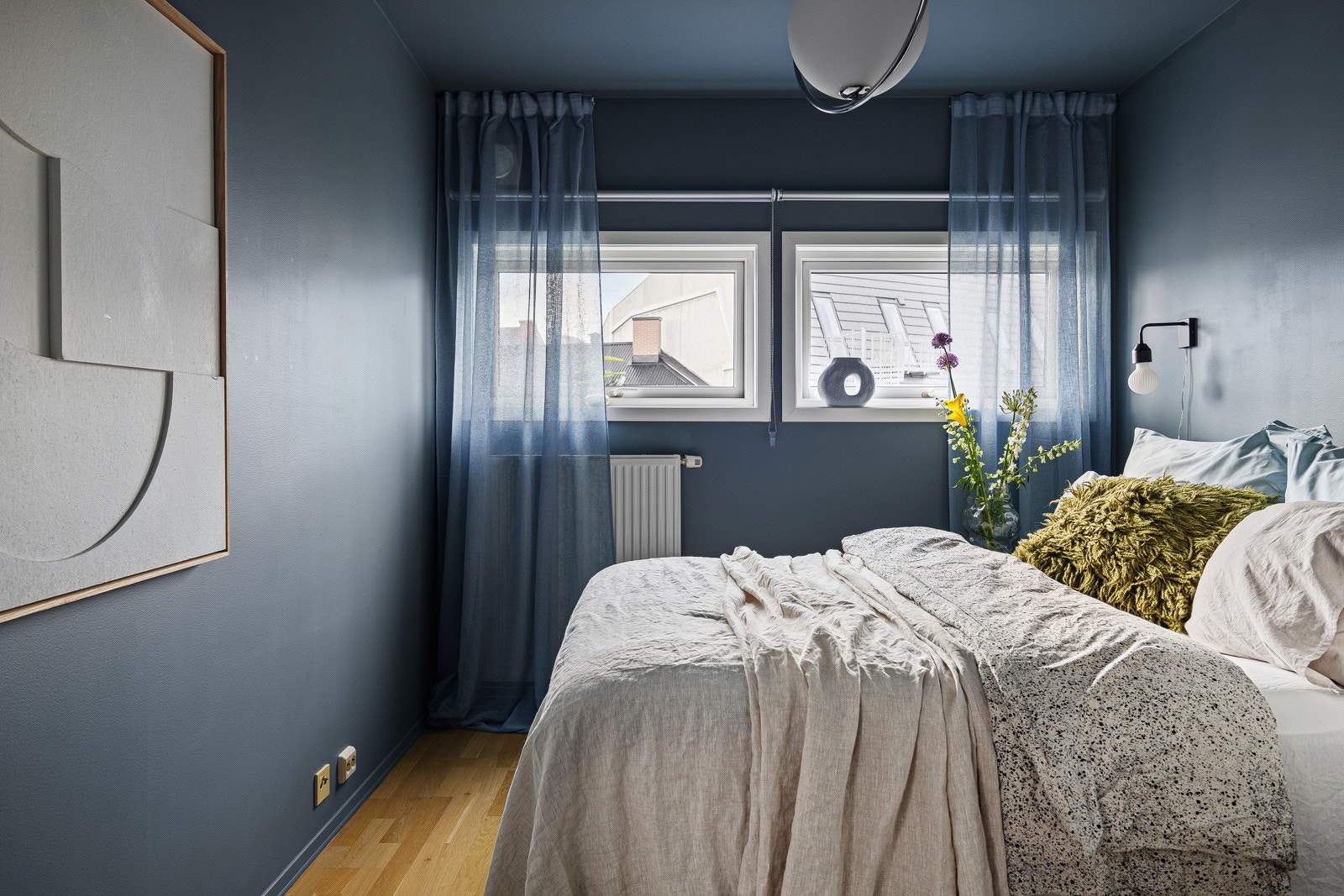 - Begge soverommene vender mot rolig, trafikkstille gate - Galleribilde