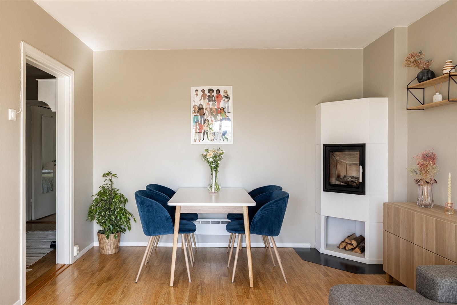 Vedovnen med glassdør skaper både varme og hygge. Galleribilde