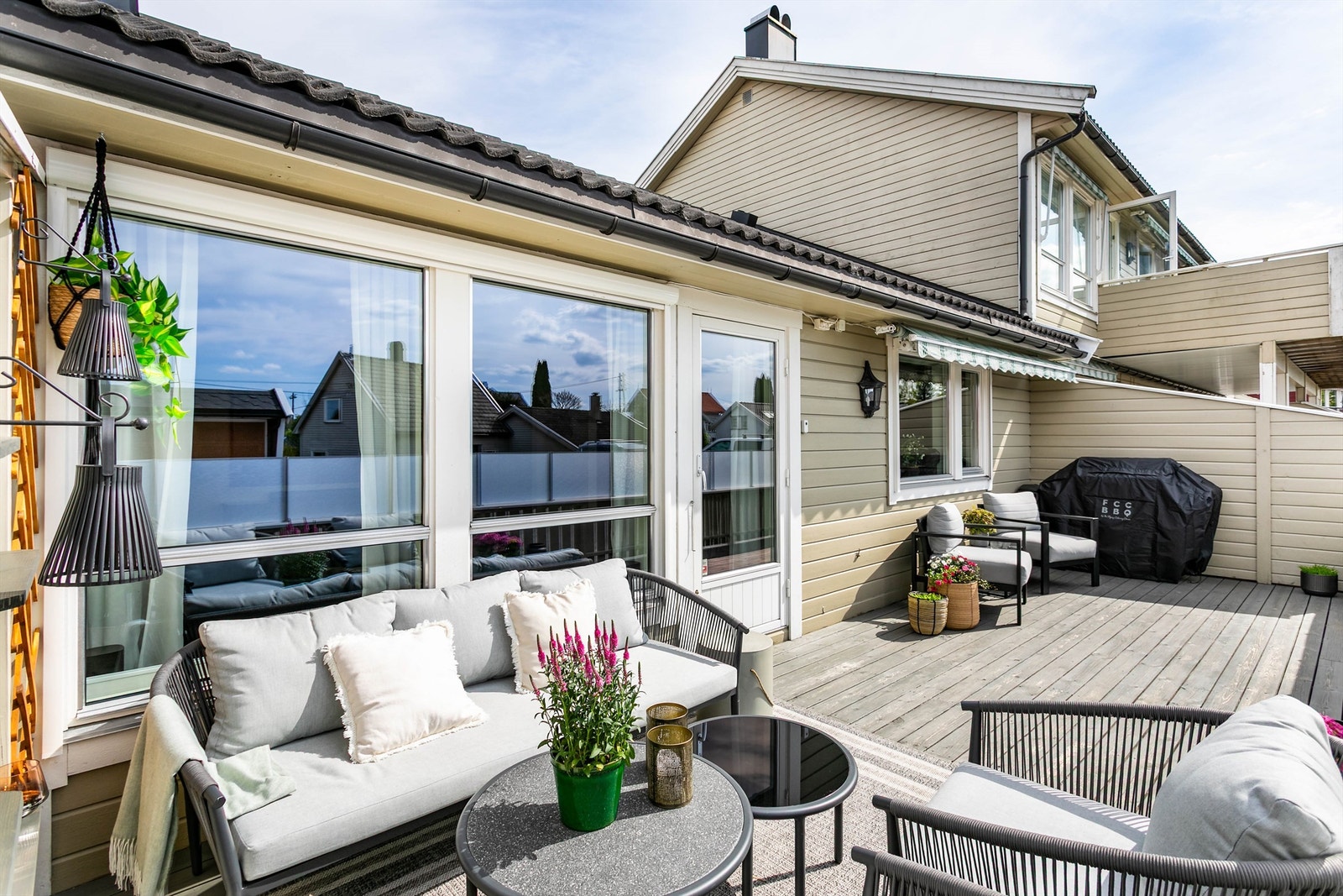 En vestvendt og stor terrasse på hele 25 kvm. er blant leilighetens fremste kvaliteter. Galleribilde