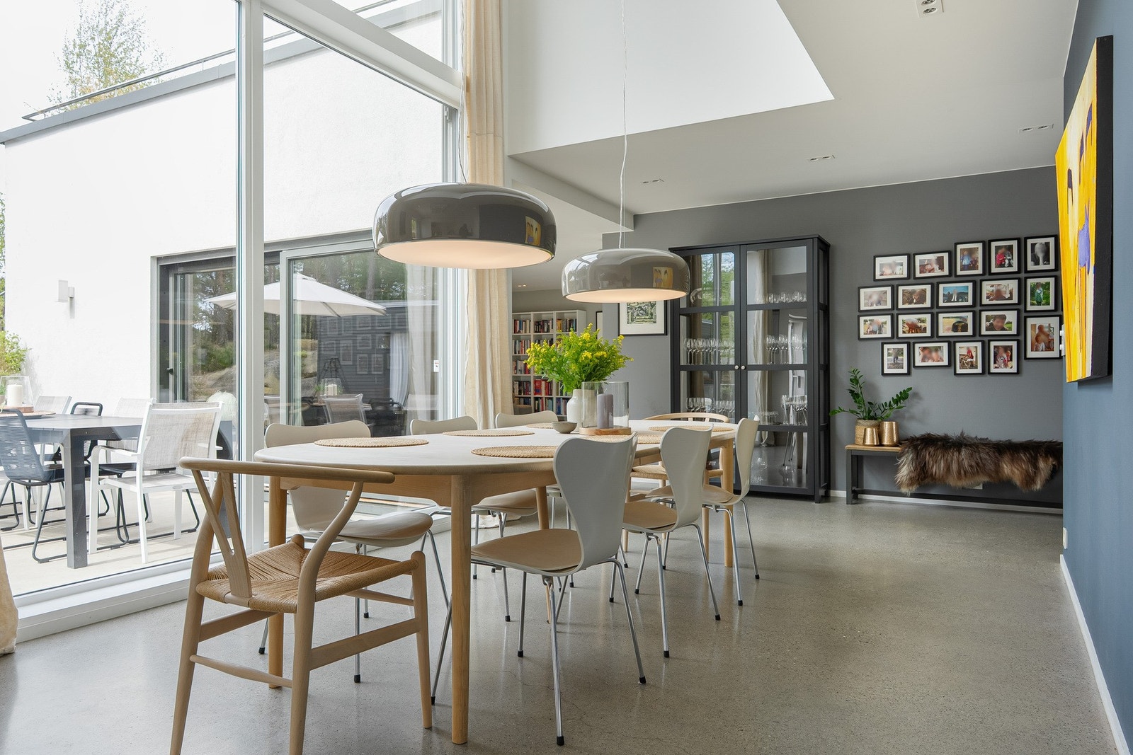 Kjøkkenområdet har god plass til et stort spisestuemøblement. Galleribilde