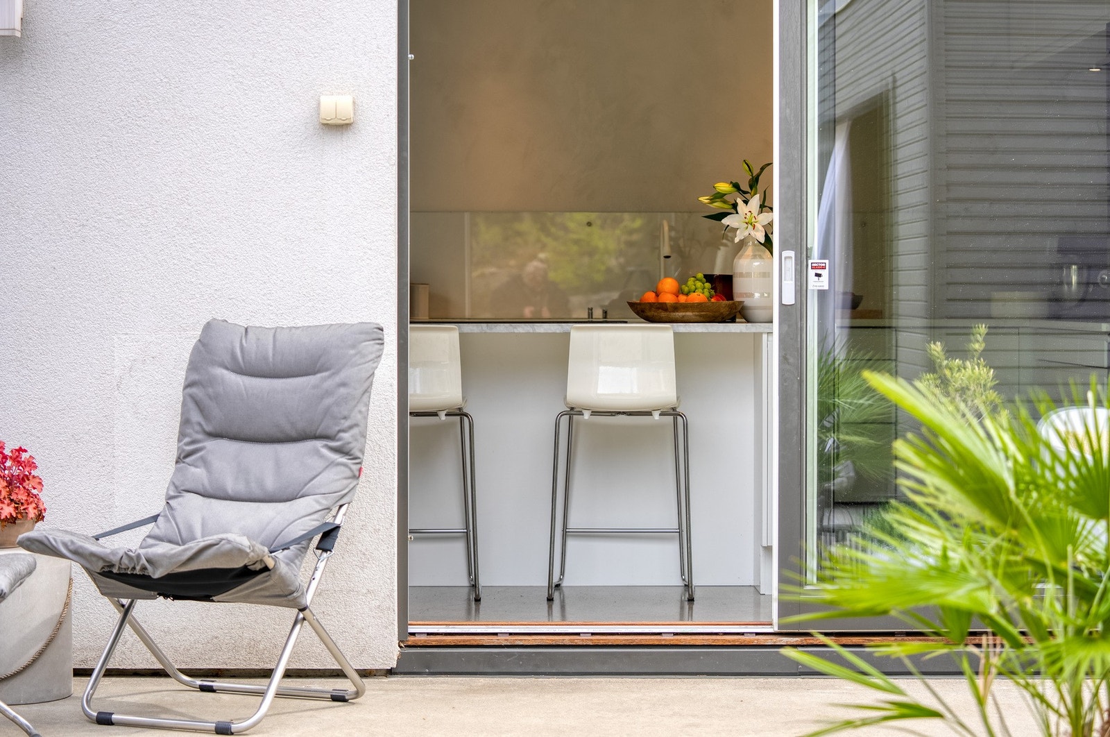 Direkte utgang fra kjøkkenet til atriumet og lysthuset. Galleribilde