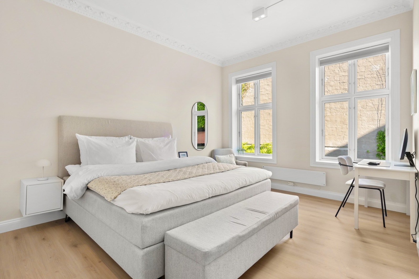 Rommet får godt med lys inn Galleribilde