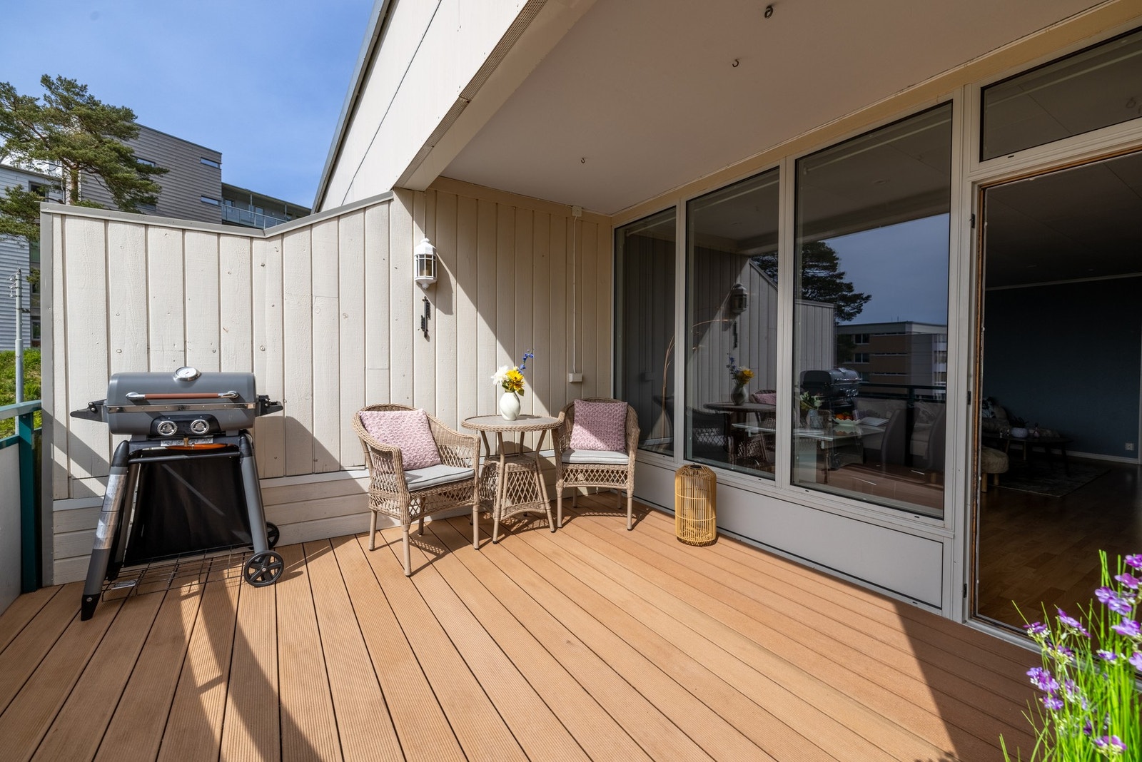 Fra stuen har du direkte utgang til en flott altan på hele 16 kvm. Galleribilde