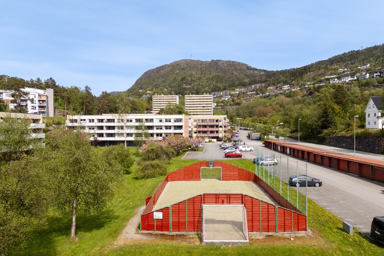 Området er svært barnevennlig med lekeplasser og grønne områder i umiddelbar nærhet. Galleribilde