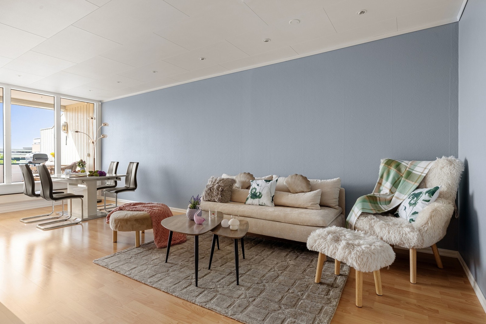 Gulvet er belagt med laminat. Galleribilde