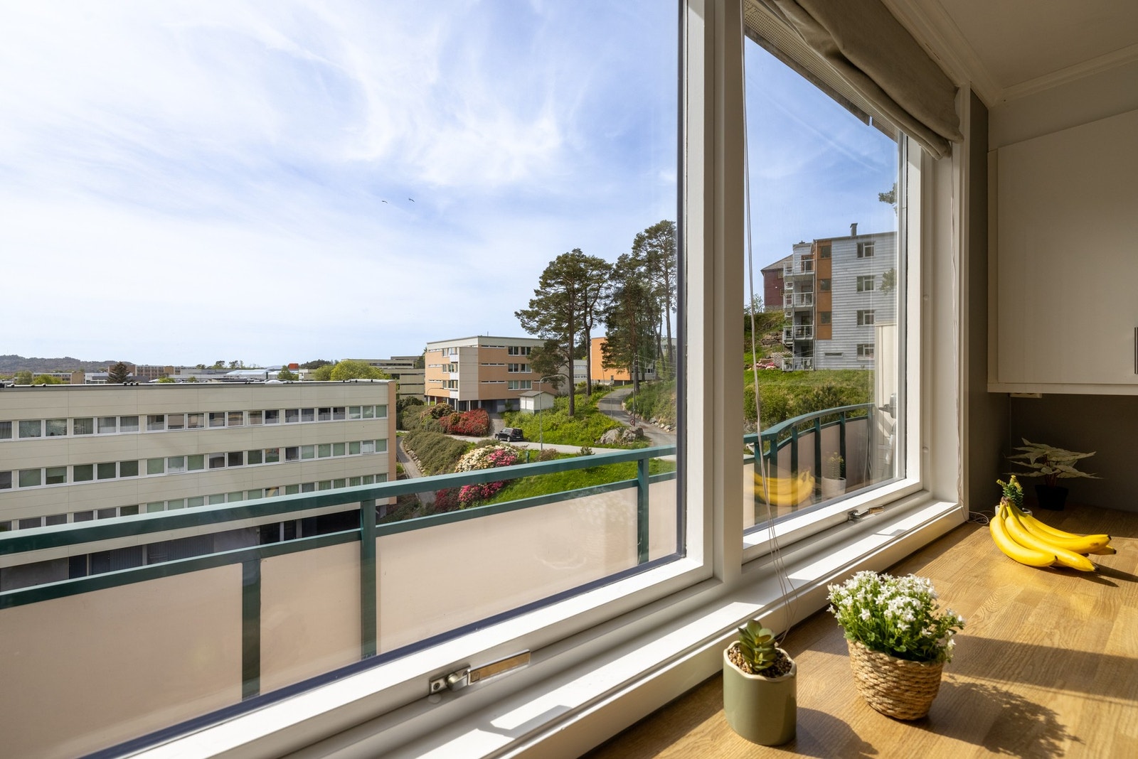 Store vinduer gir fint lysinnslipp Galleribilde