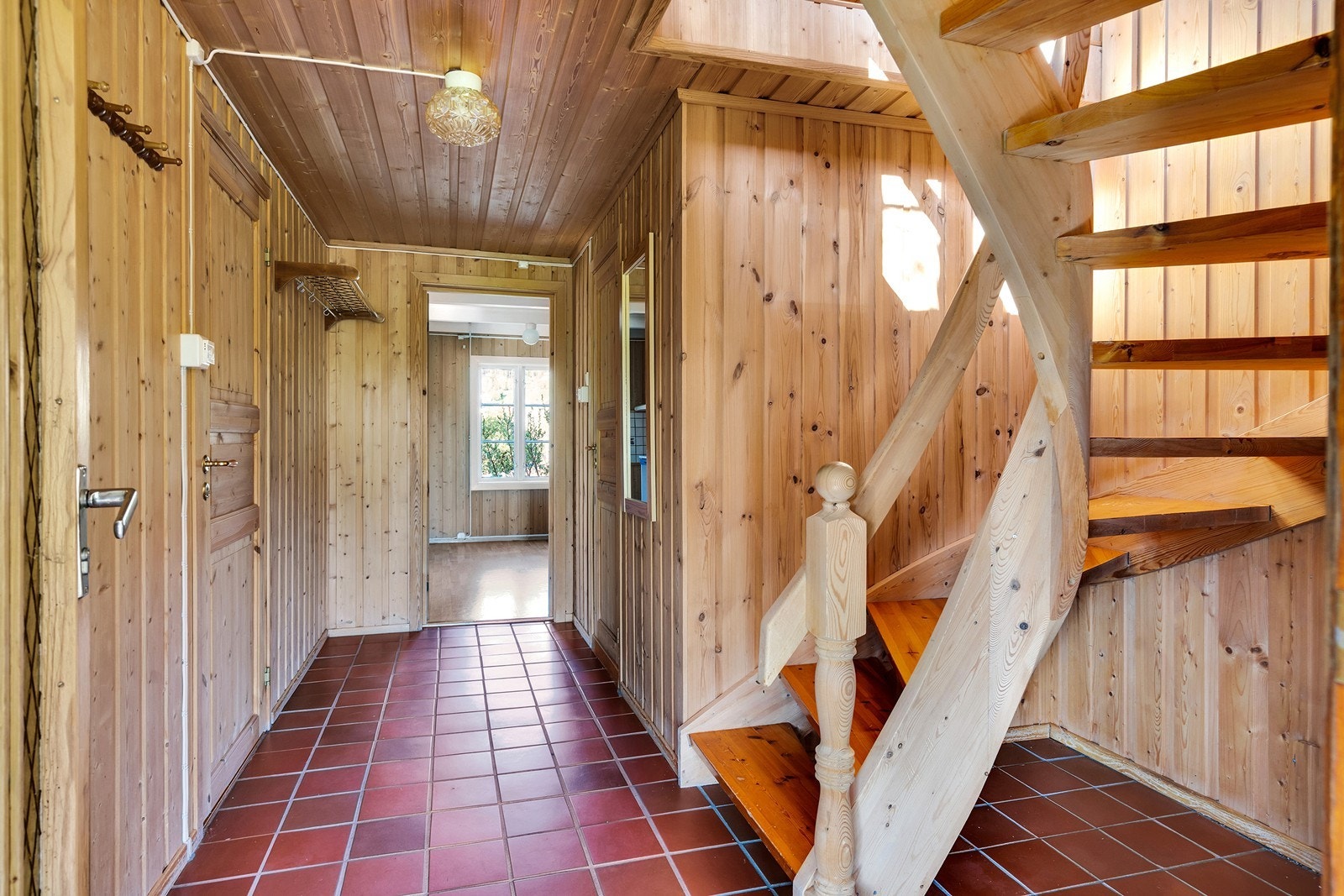 Gang med trapp Galleribilde